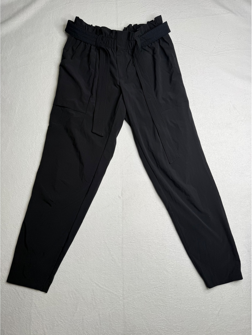 Athleta Skyline Paperbag Pants Women’s Size 4 Black Belted Tapered Ankle
